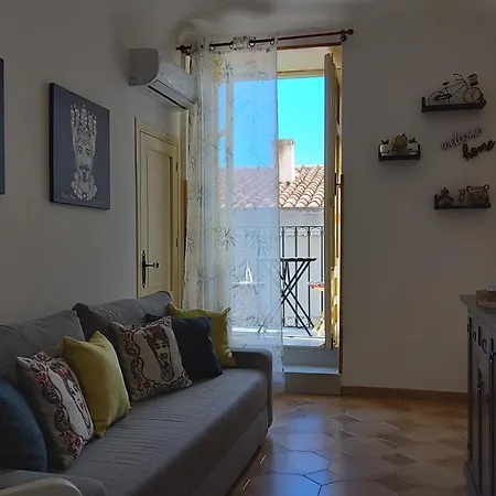 Dans Les Venelles Lejlighed